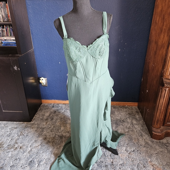 Azazie Dresses & Skirts - Azazie Camellia Dark Green Corset Maxi Dress womens size medium nwt